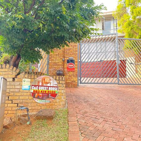 C And C Guest House/ Bed And Breakfast Pretoria-Noord Exteriör bild